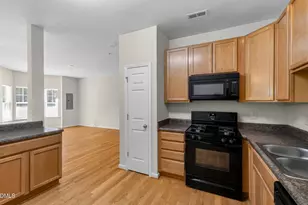11101 Gwynn Oaks Dr, Raleigh, NC 27614 - Photo 9