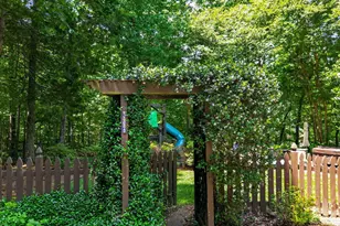 304 Rhododendron Dr, Chapel Hill, NC 27517 - Photo 47