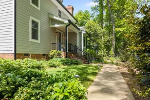 8 Sedgewood Rd, Chapel Hill, NC 27514 - Photo 3