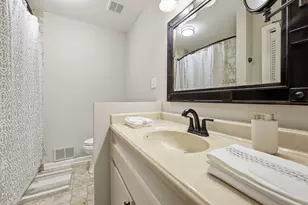 3733 Yorktown Pl, Raleigh, NC 27609 - Photo 19
