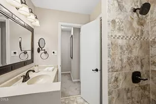 3733 Yorktown Pl, Raleigh, NC 27609 - Photo 21