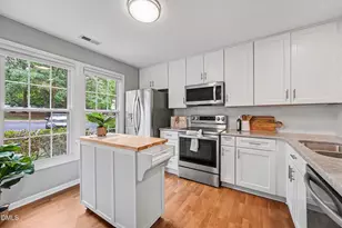 148 Luxon Pl, Cary, NC 27513 - Photo 3