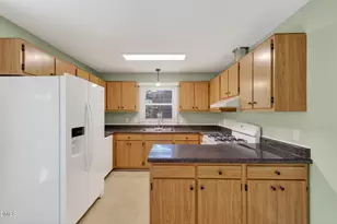 1224 Pineview Dr, Raleigh, NC 27606 - Photo 11