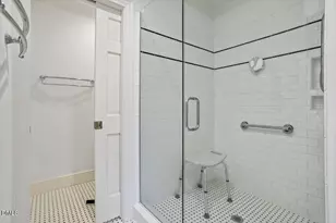 2626 Dover Rd, Raleigh, NC 27608 - Photo 27