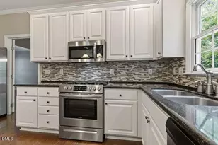 401 Peachtree Point Ct, Cary, NC 27513 - Photo 13