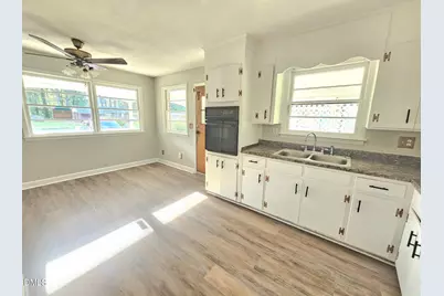 408 Oak Street, Smithfield, NC 27577 - Photo 9