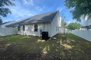 109 Fairwoods Ct, Dunn, NC 28334 - Photo 3