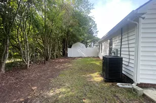 109 Fairwoods Ct, Dunn, NC 28334 - Photo 5