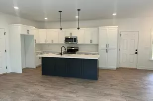 602 Wondertown Dr, Erwin, NC 28339 - Photo 3