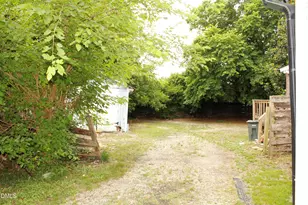 122 E Horton St, Zebulon, NC 27597 - Photo 5