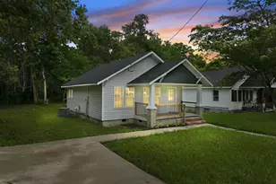 98 S Fayetteville St, Parkton, NC 28371 - Photo 1