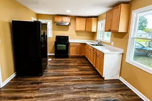 1018 E 9th St, Lumberton, NC 28358 - Photo 11