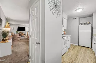 631 Pine Ridge Pl, Raleigh, NC 27609 - Photo 9