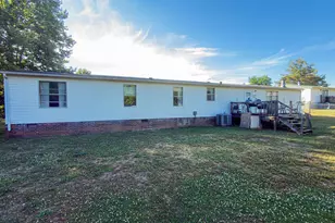 8800 Spring Meadow Dr, Hickory, NC 28601 - Photo 3