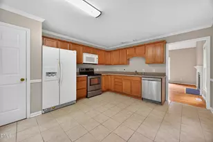 106 Barcelona Ct, Cary, NC 27513 - Photo 9