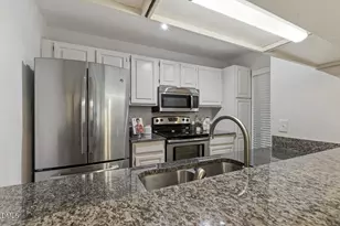 700 Bishops Park Dr, Raleigh, NC 27605 - Photo 5