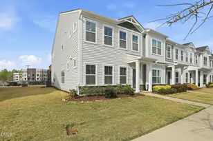 949 Robbie Jackson Ln, Fuquay-Varina, NC 27526 - Photo 3