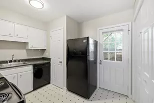 2604 Brafferton Ct, Raleigh, NC 27604 - Photo 9