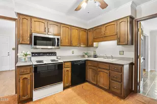 1113 Ashford Ln, Cary, NC 27511 - Photo 9
