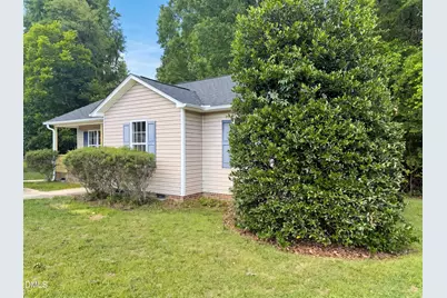 11 N Carolina Avenue, Benson, NC 27504 - Photo 3