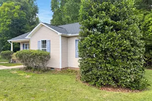 11 N Carolina Ave, Benson, NC 27504 - Photo 3