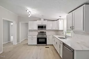 3356 Dandelion Ln, Fayetteville, NC 28306 - Photo 9