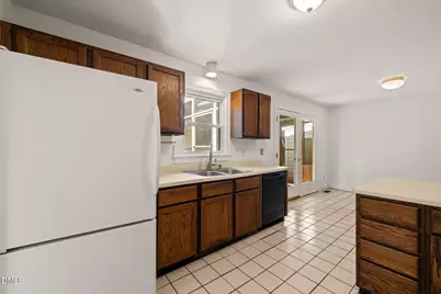 704 E Maple Lane, Fuquay-Varina, NC 27526 - Photo 9
