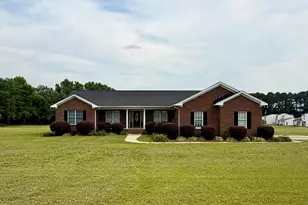 800 Carolina Dr, Dunn, NC 28334 - Photo 1