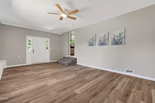 210 E Crestview Dr, Smithfield, NC 27577 - Photo 9