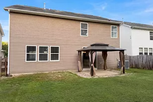 1812 Devonridge Dr, Fuquay-Varina, NC 27526 - Photo 5