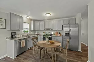 215 N Sellers St, Selma, NC 27576 - Photo 5