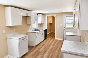 704 N Grimes St, Robersonville, NC 27871 - Photo 5