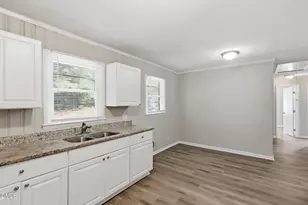 113 E Franklin St, Zebulon, NC 27597 - Photo 9