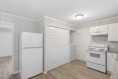 113 E Franklin Street, Zebulon, NC 27597 - Photo 13
