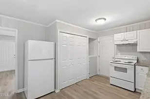 113 E Franklin St, Zebulon, NC 27597 - Photo 13