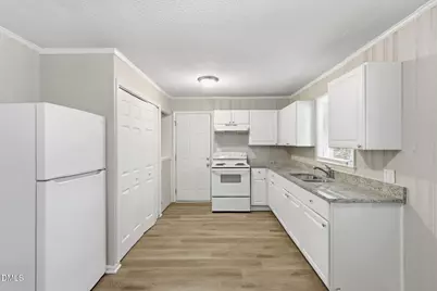 113 E Franklin Street, Zebulon, NC 27597 - Photo 11