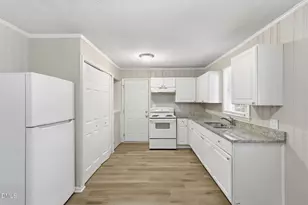 113 E Franklin St, Zebulon, NC 27597 - Photo 11