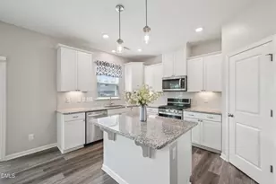 256 Summer Ranch Dr, Fuquay-Varina, NC 27526 - Photo 5