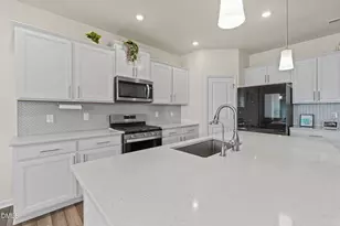 2028 Fox Chapel Pl, Fuquay Varina, NC 27526 - Photo 9