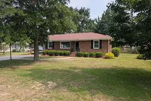 1108 Friendly Rd, Dunn, NC 28334 - Photo 3