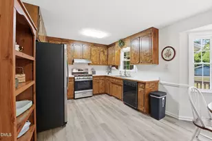 6 Sommerset Dr, Clayton, NC 27520 - Photo 5