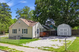 427 N Clark St, Henderson, NC 27536 - Photo 3