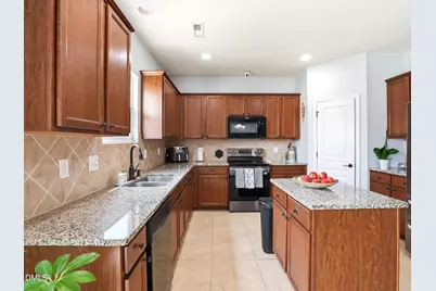 8128 Hovingham Way, Raleigh, NC 27616 - Photo 7