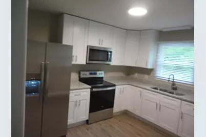 137 W Barbee Street, Zebulon, NC 27597 - Photo 3