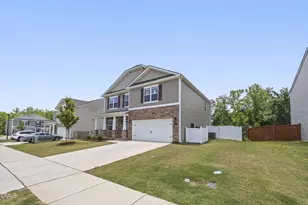 27 Winterberry Wy, Fuquay Varina, NC 27526 - Photo 3