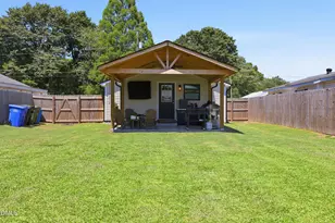 215 W Brocklyn St, Benson, NC 27504 - Photo 29