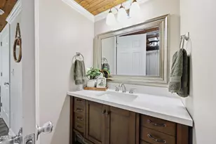 215 W Brocklyn St, Benson, NC 27504 - Photo 19