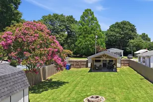 215 W Brocklyn St, Benson, NC 27504 - Photo 33
