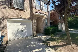 1061 Remington Oaks Cir, Cary, NC 27519 - Photo 3