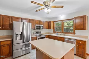9424 N Manor Dr, Zebulon, NC 27597 - Photo 11